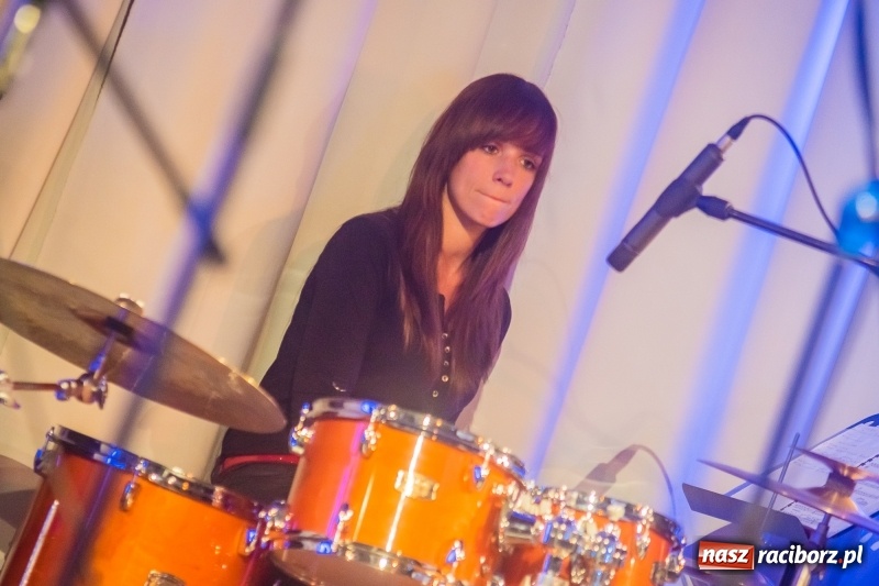 Zdjęcie w galerii na portalu naszraciborz.pl: Nauczyciele Szkoły Muzycznej zagrali dla swych uczniów. Jak wyszło? Zobaczcie wideo wiadomości z regionu