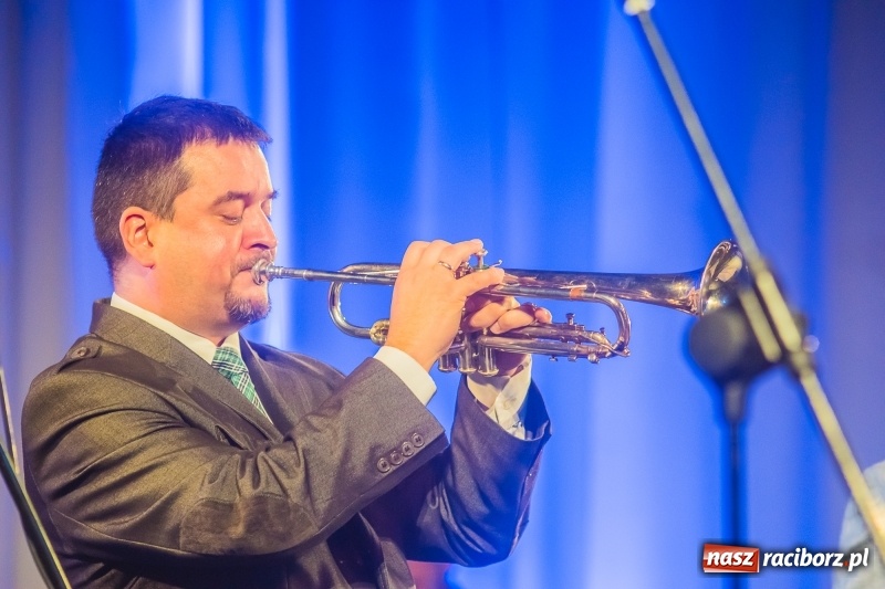 Zdjęcie w galerii na portalu naszraciborz.pl: Nauczyciele Szkoły Muzycznej zagrali dla swych uczniów. Jak wyszło? Zobaczcie wideo wiadomości z regionu