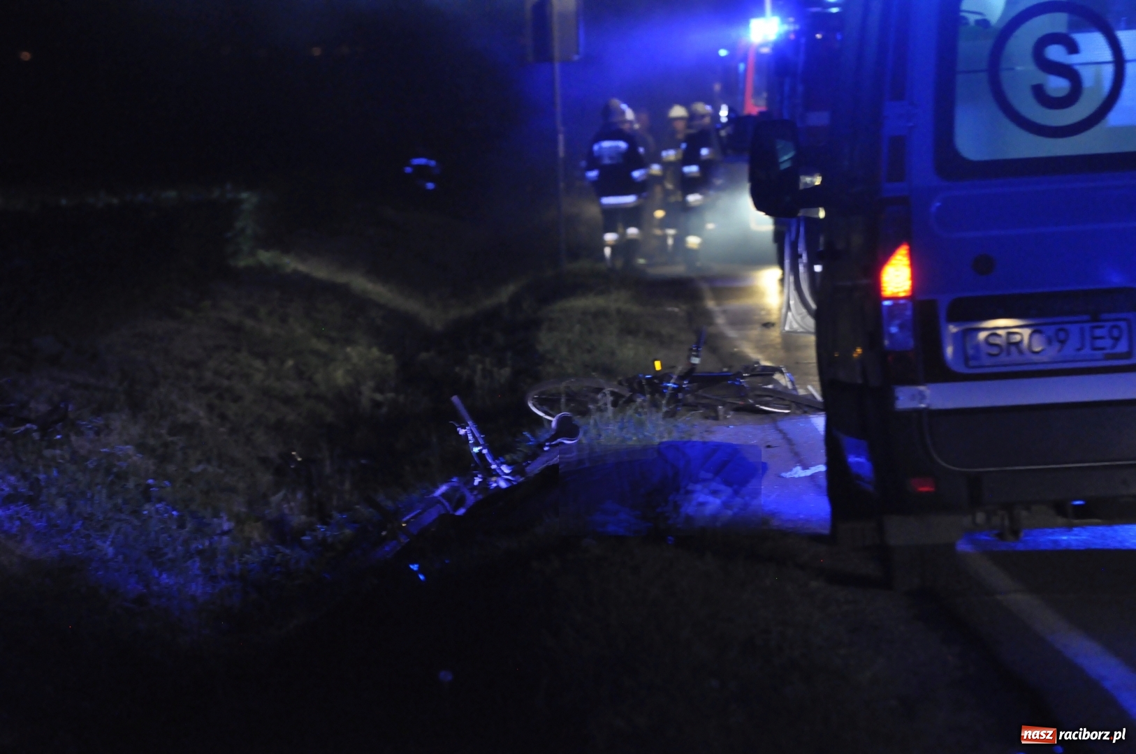 Zdjęcie w galerii na portalu naszraciborz.pl: Tragedia na DW 916 Racibórz-Pietraszyn. Nie żyje dwóch rowerzystów. Dwóch w szpitalu wiadomości z regionu