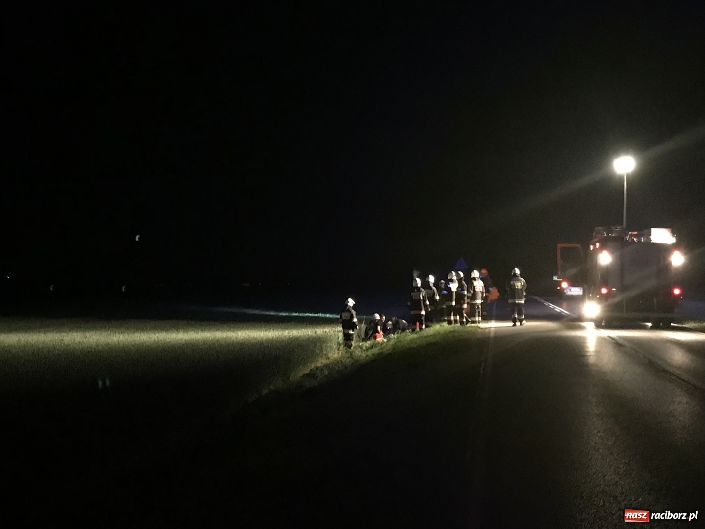 Zdjęcie w galerii na portalu naszraciborz.pl: Tragedia na DW 916 Racibórz-Pietraszyn. Nie żyje dwóch rowerzystów. Dwóch w szpitalu wiadomości z regionu