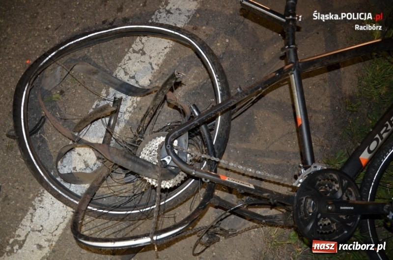 Zdjęcie w galerii na portalu naszraciborz.pl: Tragedia na DW 916 Racibórz-Pietraszyn. Nie żyje dwóch rowerzystów. Dwóch w szpitalu wiadomości z regionu