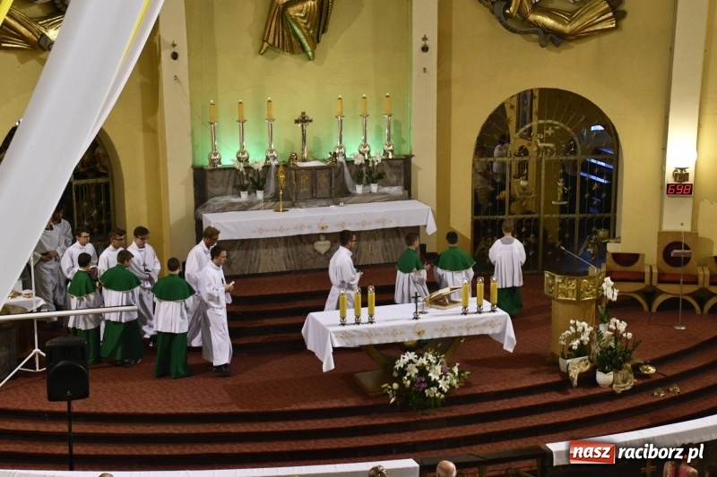 Zdjęcie w galerii na portalu naszraciborz.pl: Ks. Adam Szustak zgromadził tłumy mówiąc o potędze miłosierdzia wiadomości z regionu