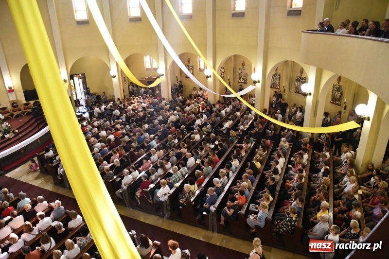 Zdjęcie w galerii na portalu naszraciborz.pl: Ks. Adam Szustak zgromadził tłumy mówiąc o potędze miłosierdzia wiadomości z regionu