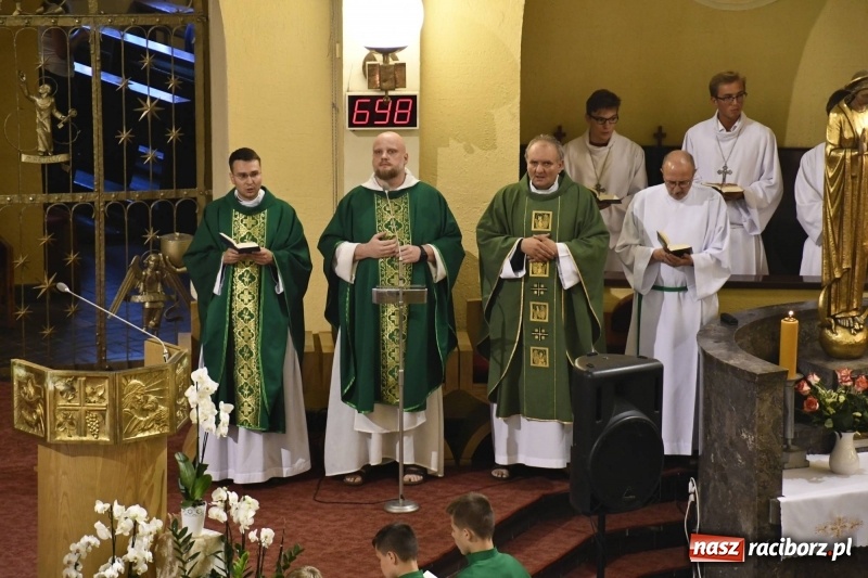 Zdjęcie w galerii na portalu naszraciborz.pl: Ks. Adam Szustak zgromadził tłumy mówiąc o potędze miłosierdzia wiadomości z regionu