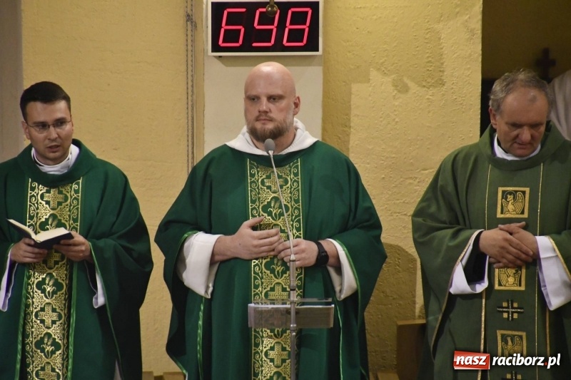 Zdjęcie w galerii na portalu naszraciborz.pl: Ks. Adam Szustak zgromadził tłumy mówiąc o potędze miłosierdzia wiadomości z regionu
