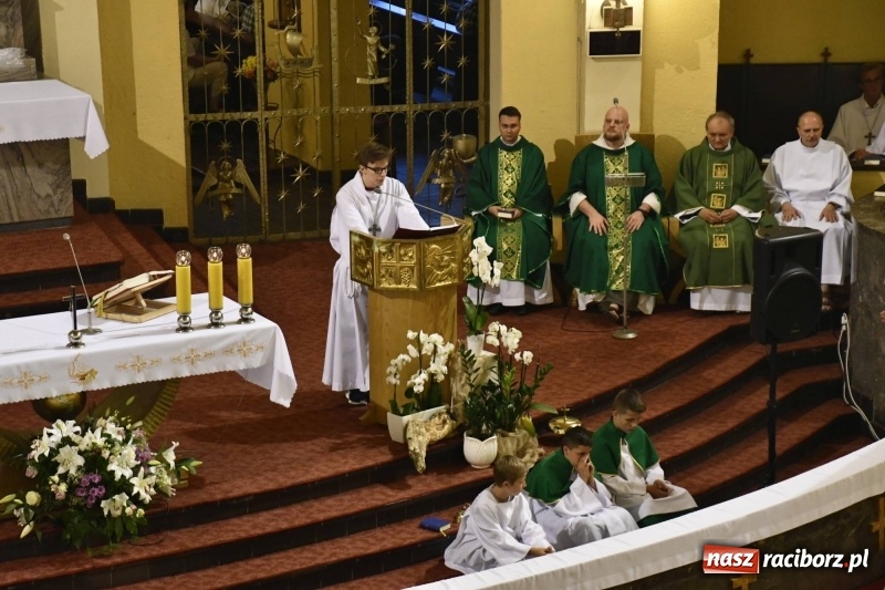 Zdjęcie w galerii na portalu naszraciborz.pl: Ks. Adam Szustak zgromadził tłumy mówiąc o potędze miłosierdzia wiadomości z regionu