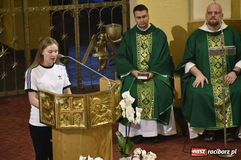 Zdjęcie w galerii na portalu naszraciborz.pl: Ks. Adam Szustak zgromadził tłumy mówiąc o potędze miłosierdzia wiadomości z regionu