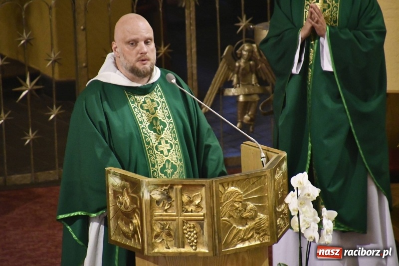 Zdjęcie w galerii na portalu naszraciborz.pl: Ks. Adam Szustak zgromadził tłumy mówiąc o potędze miłosierdzia wiadomości z regionu