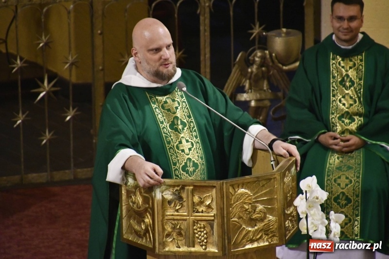 Zdjęcie w galerii na portalu naszraciborz.pl: Ks. Adam Szustak zgromadził tłumy mówiąc o potędze miłosierdzia wiadomości z regionu