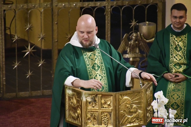 Zdjęcie w galerii na portalu naszraciborz.pl: Ks. Adam Szustak zgromadził tłumy mówiąc o potędze miłosierdzia wiadomości z regionu