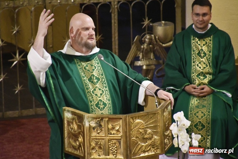Zdjęcie w galerii na portalu naszraciborz.pl: Ks. Adam Szustak zgromadził tłumy mówiąc o potędze miłosierdzia wiadomości z regionu