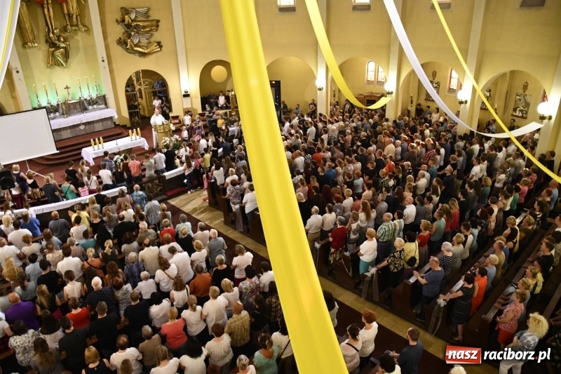 Zdjęcie w galerii na portalu naszraciborz.pl: Ks. Adam Szustak zgromadził tłumy mówiąc o potędze miłosierdzia wiadomości z regionu