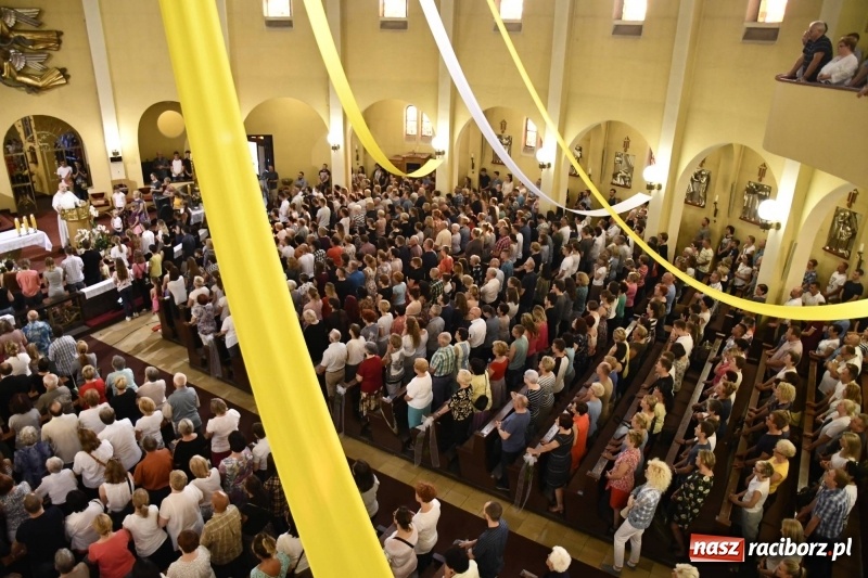 Zdjęcie w galerii na portalu naszraciborz.pl: Ks. Adam Szustak zgromadził tłumy mówiąc o potędze miłosierdzia wiadomości z regionu