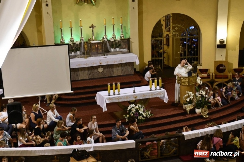 Zdjęcie w galerii na portalu naszraciborz.pl: Ks. Adam Szustak zgromadził tłumy mówiąc o potędze miłosierdzia wiadomości z regionu