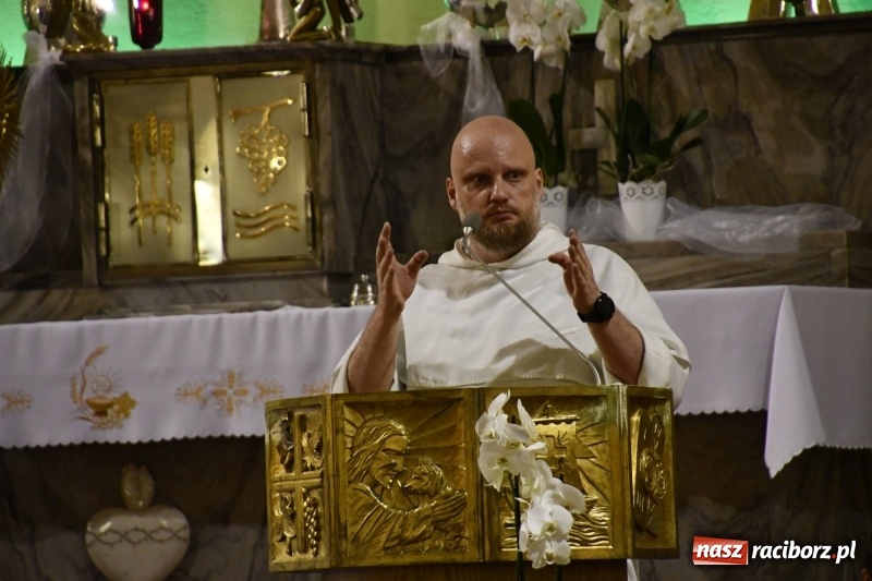 Zdjęcie w galerii na portalu naszraciborz.pl: Ks. Adam Szustak zgromadził tłumy mówiąc o potędze miłosierdzia wiadomości z regionu