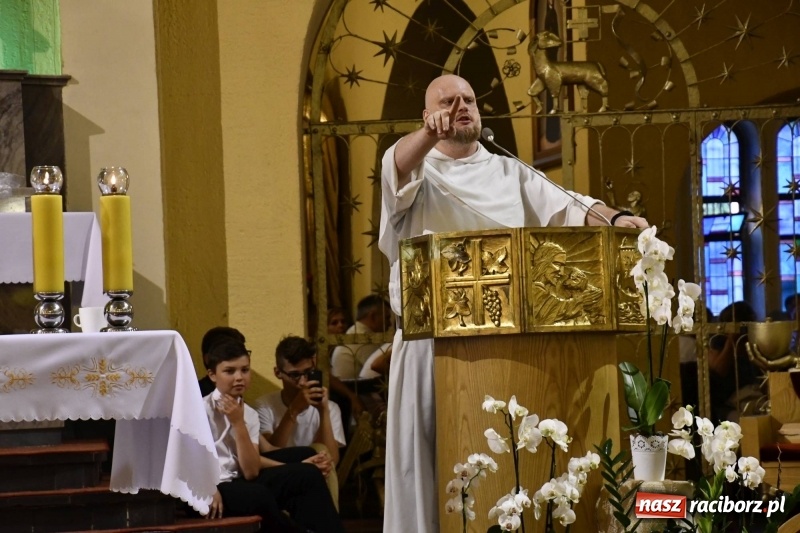 Zdjęcie w galerii na portalu naszraciborz.pl: Ks. Adam Szustak zgromadził tłumy mówiąc o potędze miłosierdzia wiadomości z regionu