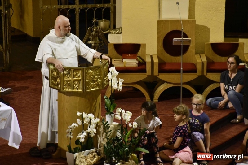 Zdjęcie w galerii na portalu naszraciborz.pl: Ks. Adam Szustak zgromadził tłumy mówiąc o potędze miłosierdzia wiadomości z regionu