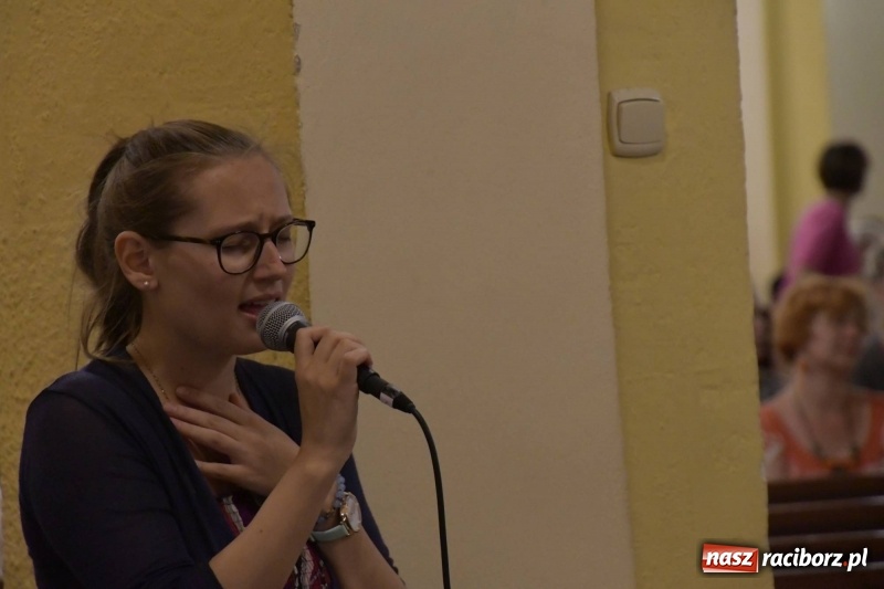 Zdjęcie w galerii na portalu naszraciborz.pl: Ks. Adam Szustak zgromadził tłumy mówiąc o potędze miłosierdzia wiadomości z regionu