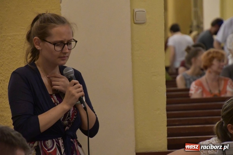 Zdjęcie w galerii na portalu naszraciborz.pl: Ks. Adam Szustak zgromadził tłumy mówiąc o potędze miłosierdzia wiadomości z regionu