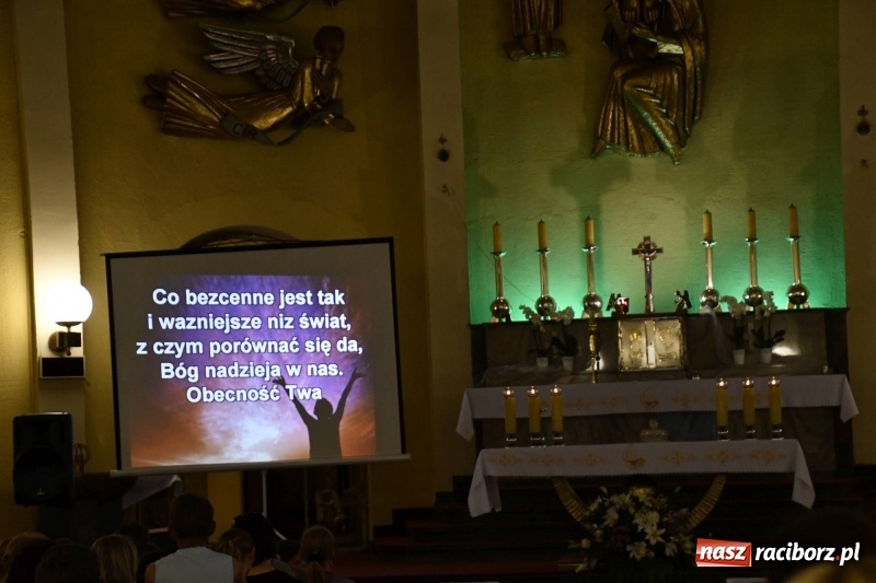 Zdjęcie w galerii na portalu naszraciborz.pl: Ks. Adam Szustak zgromadził tłumy mówiąc o potędze miłosierdzia wiadomości z regionu