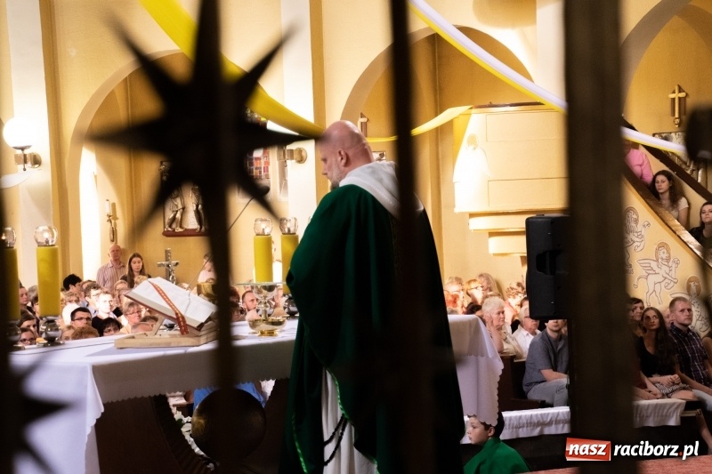 Zdjęcie w galerii na portalu naszraciborz.pl: Ks. Adam Szustak zgromadził tłumy mówiąc o potędze miłosierdzia wiadomości z regionu