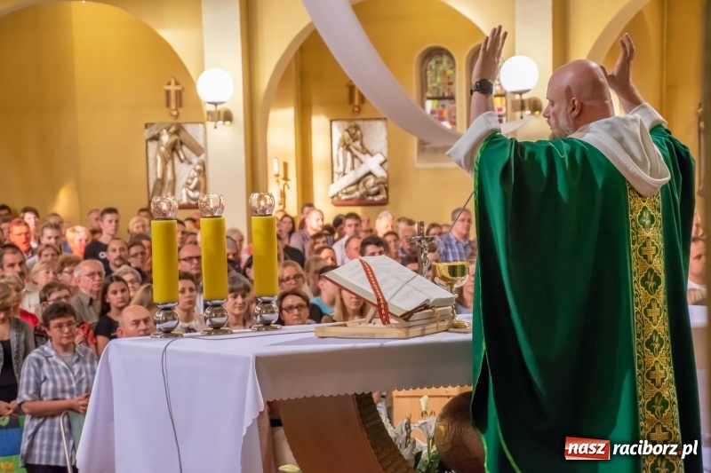 Zdjęcie w galerii na portalu naszraciborz.pl: Ks. Adam Szustak zgromadził tłumy mówiąc o potędze miłosierdzia wiadomości z regionu