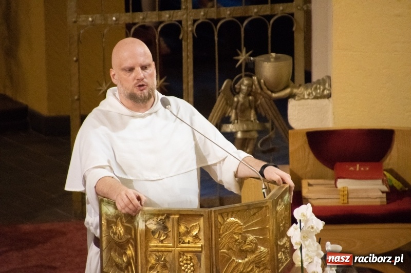 Zdjęcie w galerii na portalu naszraciborz.pl: Ks. Adam Szustak zgromadził tłumy mówiąc o potędze miłosierdzia wiadomości z regionu