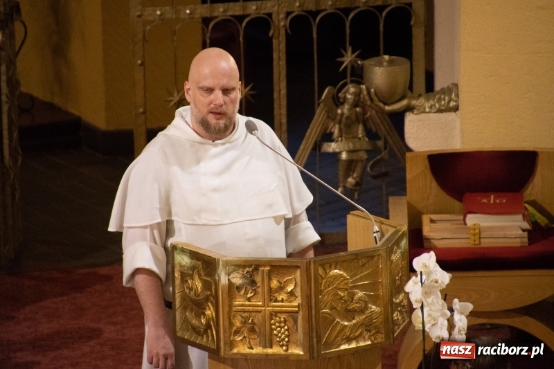 Zdjęcie w galerii na portalu naszraciborz.pl: Ks. Adam Szustak zgromadził tłumy mówiąc o potędze miłosierdzia wiadomości z regionu