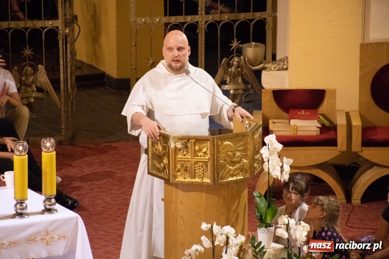 Zdjęcie w galerii na portalu naszraciborz.pl: Ks. Adam Szustak zgromadził tłumy mówiąc o potędze miłosierdzia wiadomości z regionu