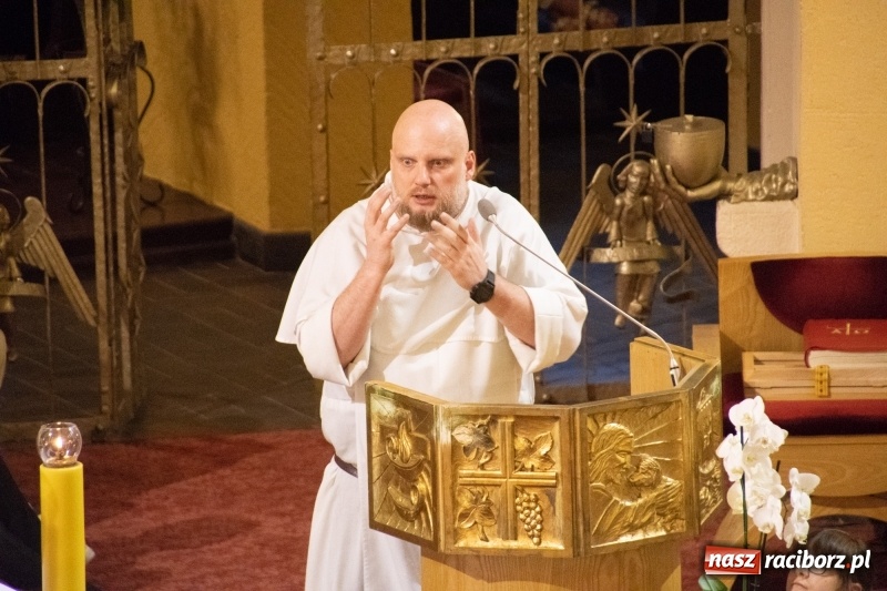 Zdjęcie w galerii na portalu naszraciborz.pl: Ks. Adam Szustak zgromadził tłumy mówiąc o potędze miłosierdzia wiadomości z regionu