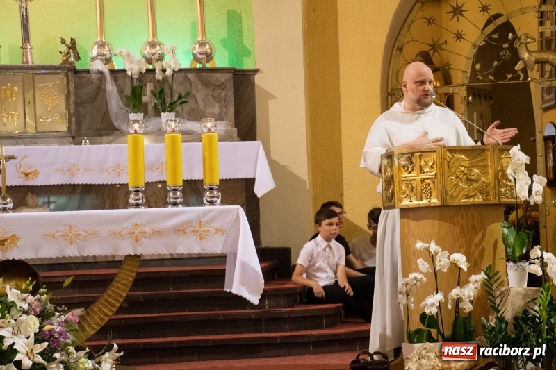 Zdjęcie w galerii na portalu naszraciborz.pl: Ks. Adam Szustak zgromadził tłumy mówiąc o potędze miłosierdzia wiadomości z regionu