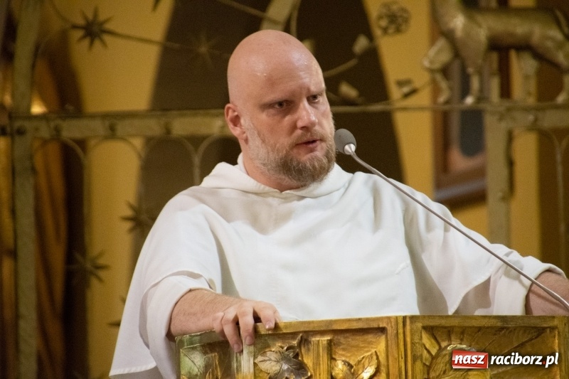 Zdjęcie w galerii na portalu naszraciborz.pl: Ks. Adam Szustak zgromadził tłumy mówiąc o potędze miłosierdzia wiadomości z regionu