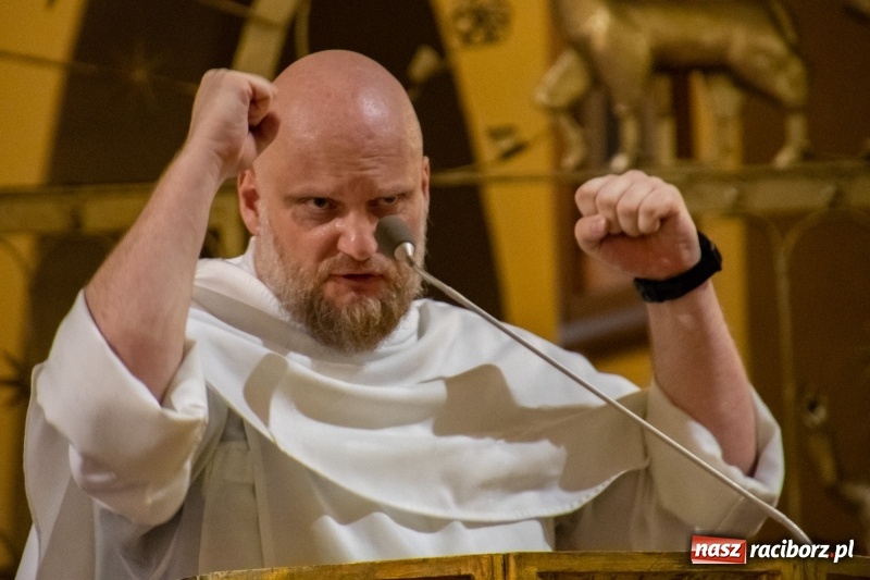 Zdjęcie w galerii na portalu naszraciborz.pl: Ks. Adam Szustak zgromadził tłumy mówiąc o potędze miłosierdzia wiadomości z regionu