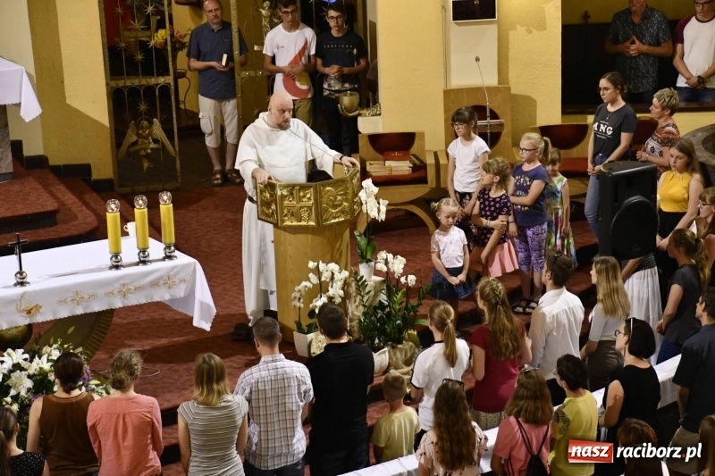 Zdjęcie w galerii na portalu naszraciborz.pl: Ks. Adam Szustak zgromadził tłumy mówiąc o potędze miłosierdzia wiadomości z regionu