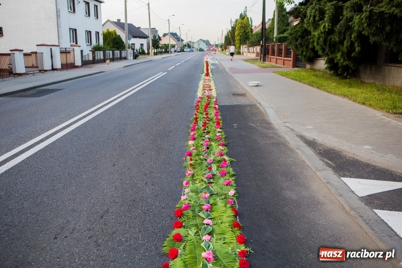 Zdjęcie w galerii na portalu naszraciborz.pl: Od rana cała Raciborszczyzna szykuje się na Boże Ciało  wiadomości z regionu