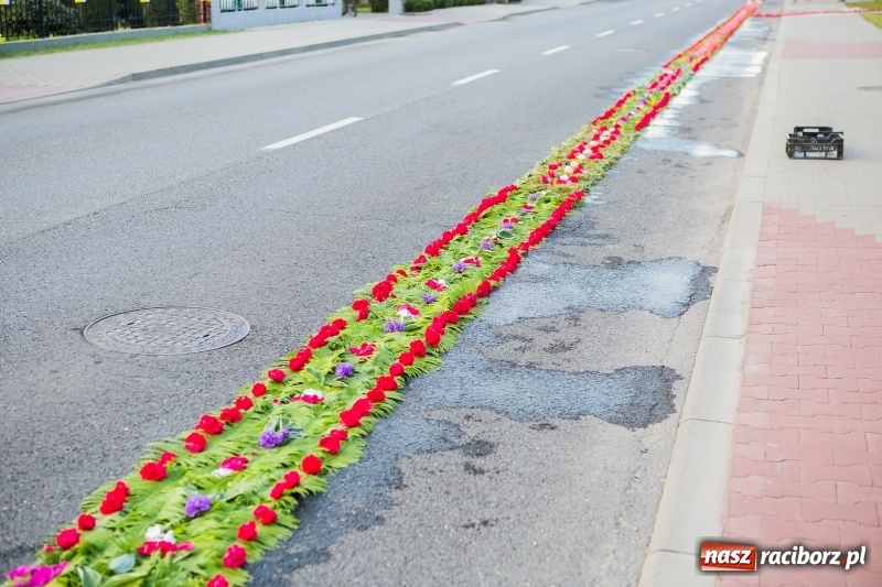Zdjęcie w galerii na portalu naszraciborz.pl: Od rana cała Raciborszczyzna szykuje się na Boże Ciało  wiadomości z regionu