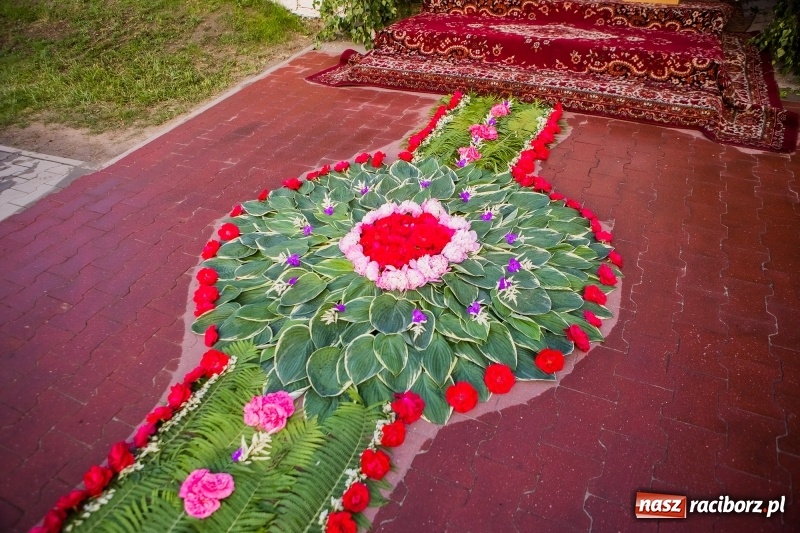 Zdjęcie w galerii na portalu naszraciborz.pl: Od rana cała Raciborszczyzna szykuje się na Boże Ciało  wiadomości z regionu