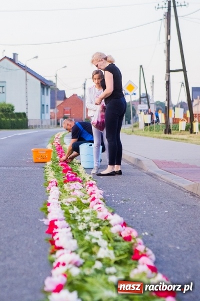 Zdjęcie w galerii na portalu naszraciborz.pl: Od rana cała Raciborszczyzna szykuje się na Boże Ciało  wiadomości z regionu