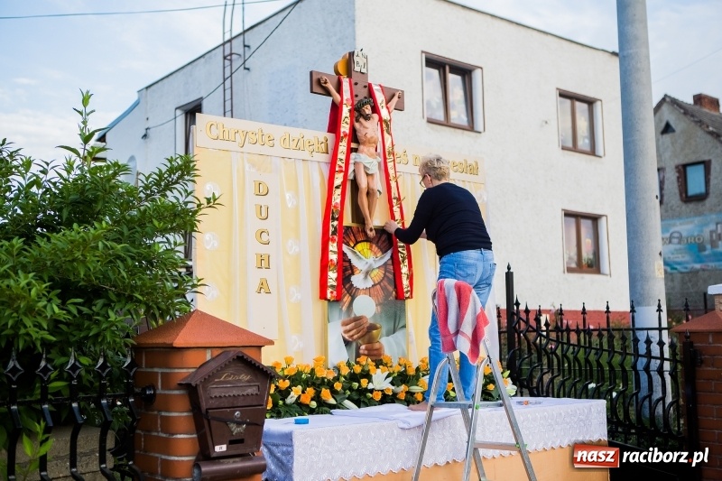Zdjęcie w galerii na portalu naszraciborz.pl: Od rana cała Raciborszczyzna szykuje się na Boże Ciało  wiadomości z regionu
