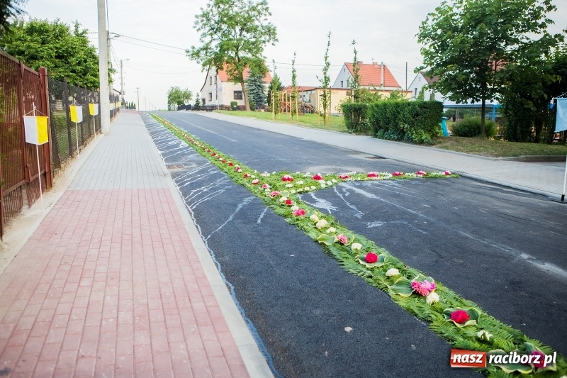 Zdjęcie w galerii na portalu naszraciborz.pl: Od rana cała Raciborszczyzna szykuje się na Boże Ciało  wiadomości z regionu