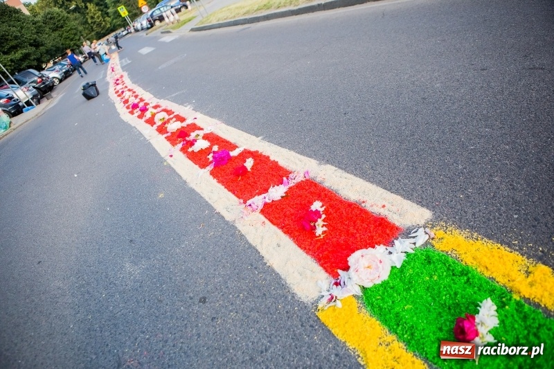 Zdjęcie w galerii na portalu naszraciborz.pl: Od rana cała Raciborszczyzna szykuje się na Boże Ciało  wiadomości z regionu