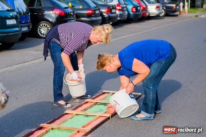 Zdjęcie w galerii na portalu naszraciborz.pl: Od rana cała Raciborszczyzna szykuje się na Boże Ciało  wiadomości z regionu