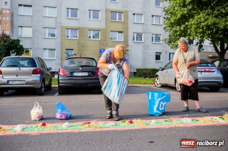 Zdjęcie w galerii na portalu naszraciborz.pl: Od rana cała Raciborszczyzna szykuje się na Boże Ciało  wiadomości z regionu