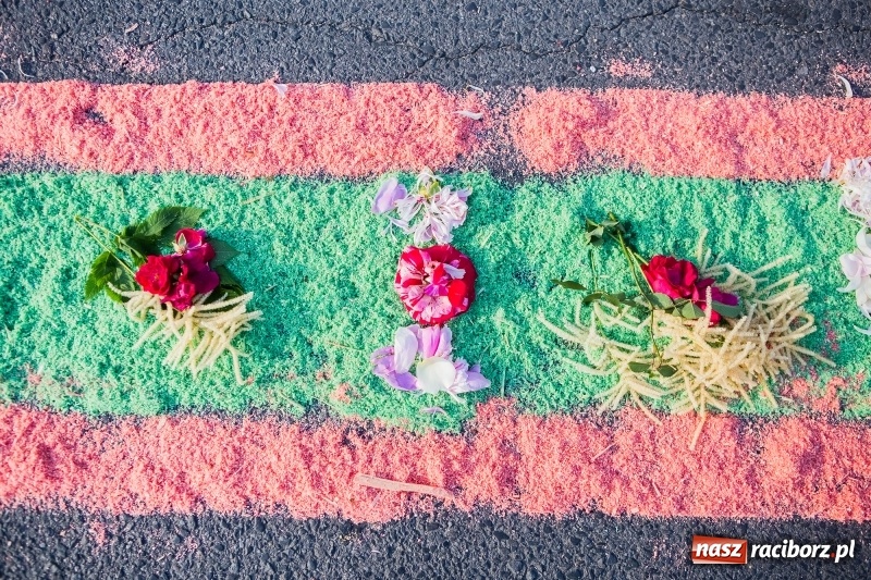 Zdjęcie w galerii na portalu naszraciborz.pl: Od rana cała Raciborszczyzna szykuje się na Boże Ciało  wiadomości z regionu