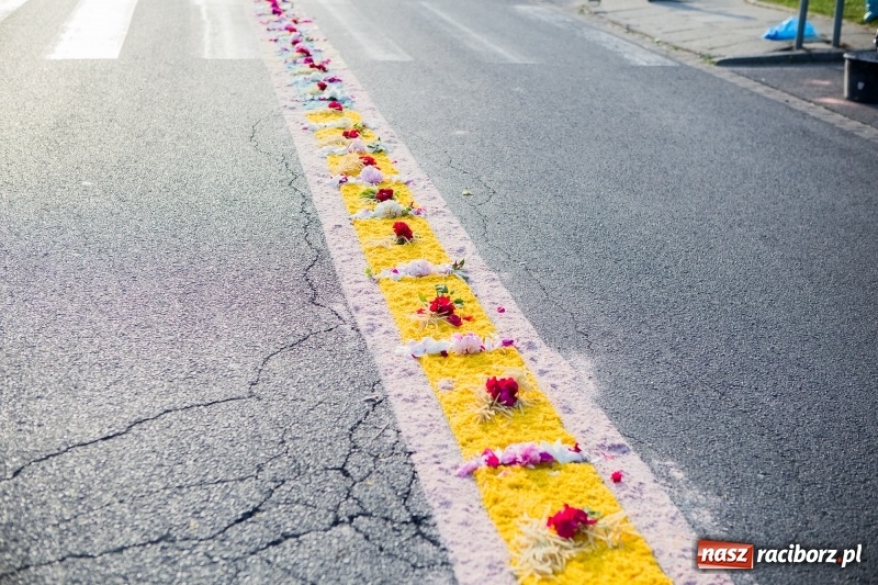 Zdjęcie w galerii na portalu naszraciborz.pl: Od rana cała Raciborszczyzna szykuje się na Boże Ciało  wiadomości z regionu