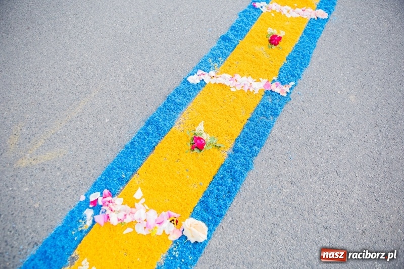 Zdjęcie w galerii na portalu naszraciborz.pl: Od rana cała Raciborszczyzna szykuje się na Boże Ciało  wiadomości z regionu