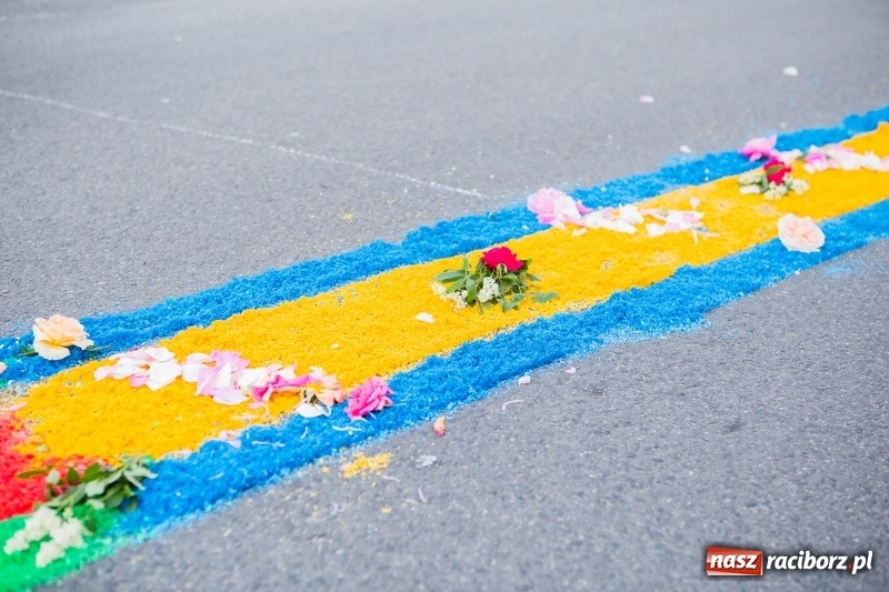 Zdjęcie w galerii na portalu naszraciborz.pl: Od rana cała Raciborszczyzna szykuje się na Boże Ciało  wiadomości z regionu