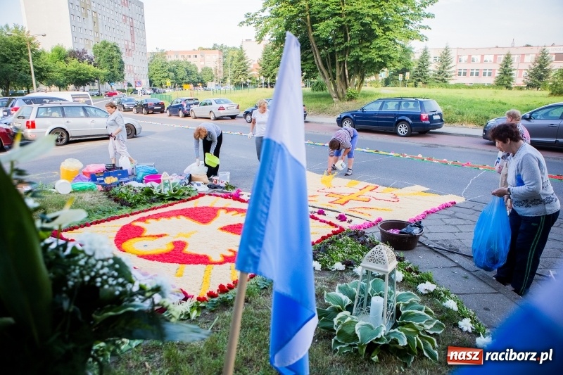 Zdjęcie w galerii na portalu naszraciborz.pl: Od rana cała Raciborszczyzna szykuje się na Boże Ciało  wiadomości z regionu