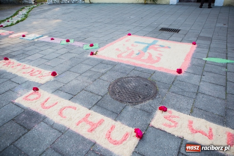 Zdjęcie w galerii na portalu naszraciborz.pl: Od rana cała Raciborszczyzna szykuje się na Boże Ciało  wiadomości z regionu