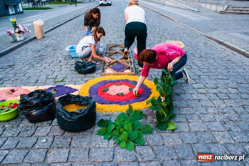 Zdjęcie w galerii na portalu naszraciborz.pl: Od rana cała Raciborszczyzna szykuje się na Boże Ciało  wiadomości z regionu